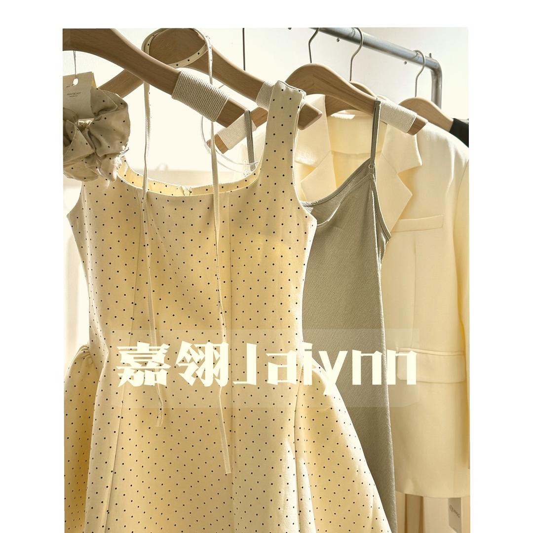 重庆南坪嘉翎女装（夏季买三免一清仓）