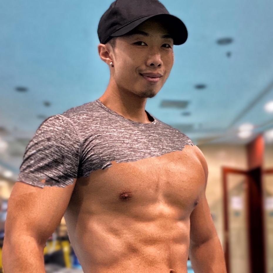 在家健身的桂子