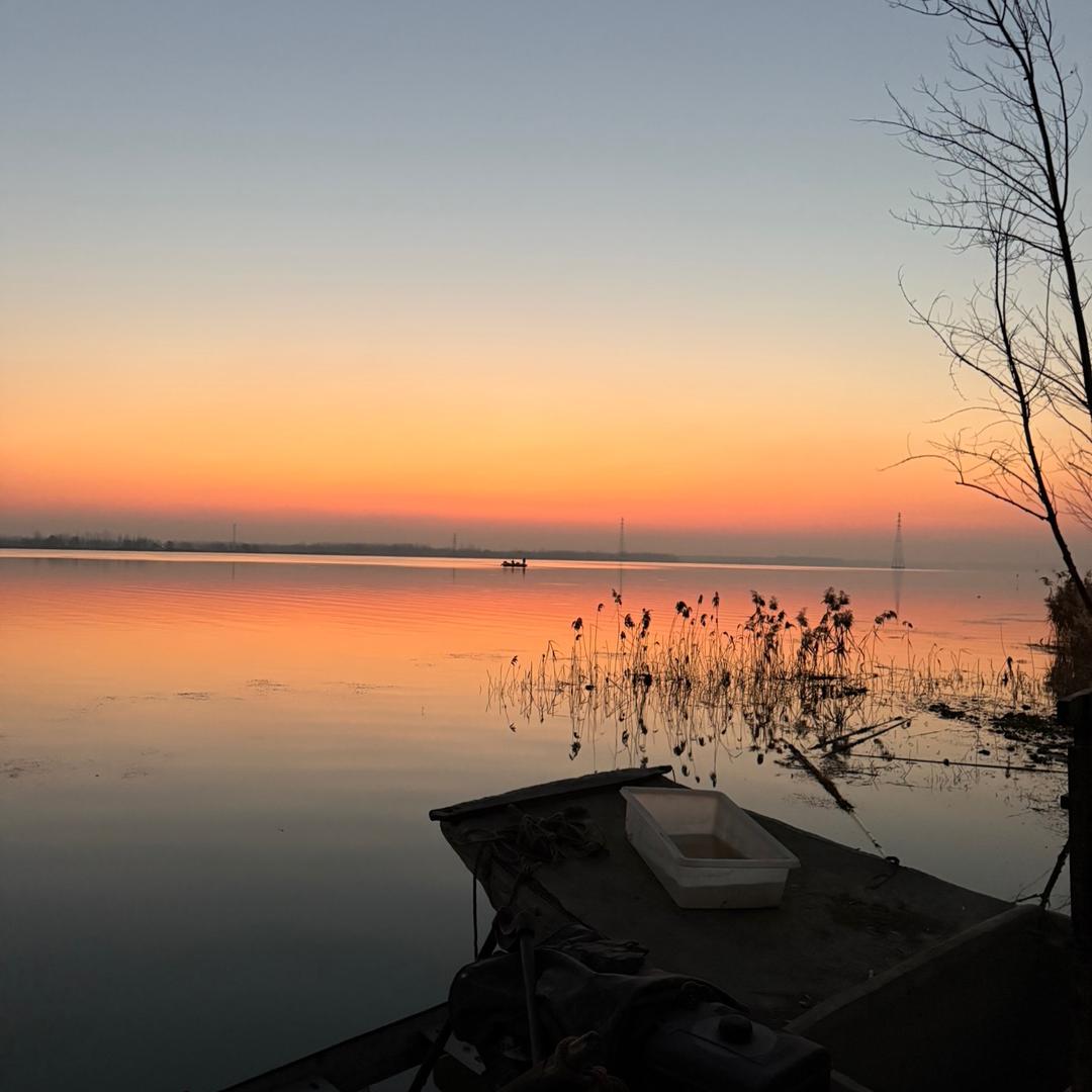 微山湖运河畔