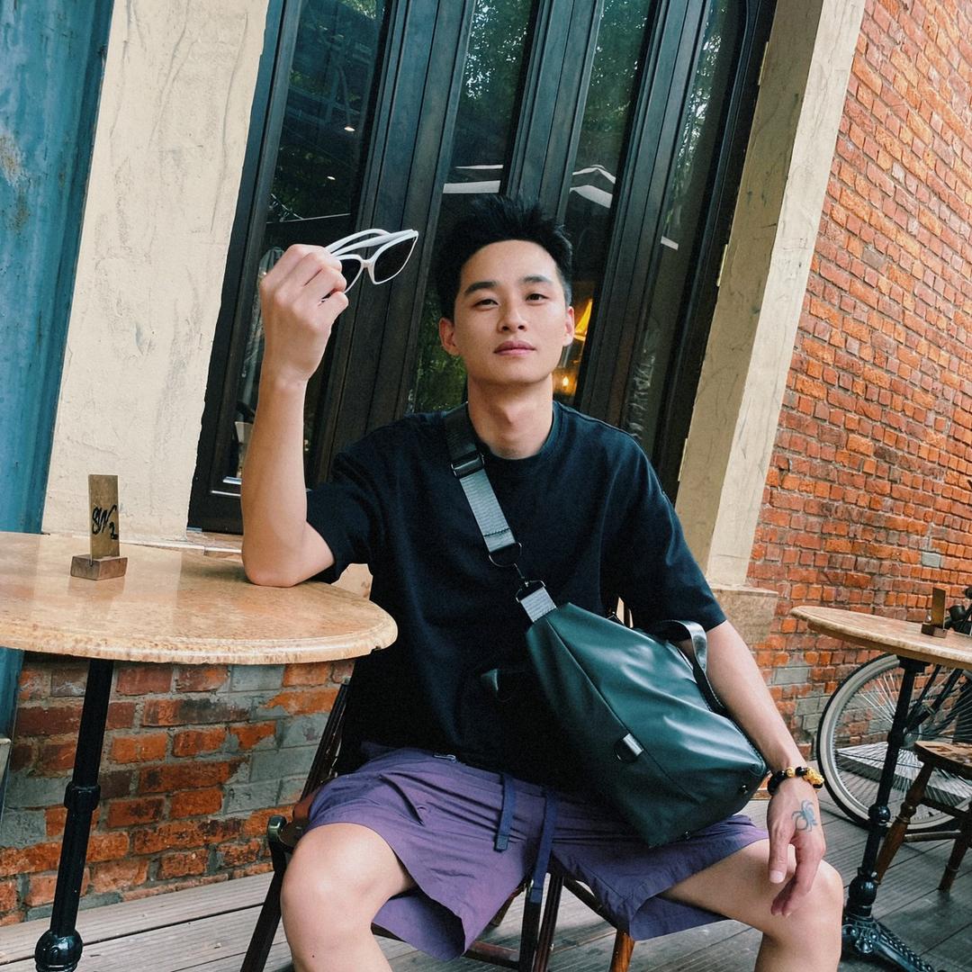 余江区李扬男士理发馆