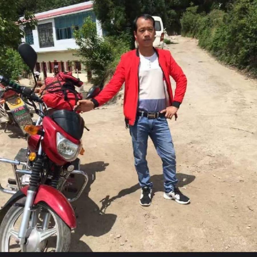 再难也保持微笑。张