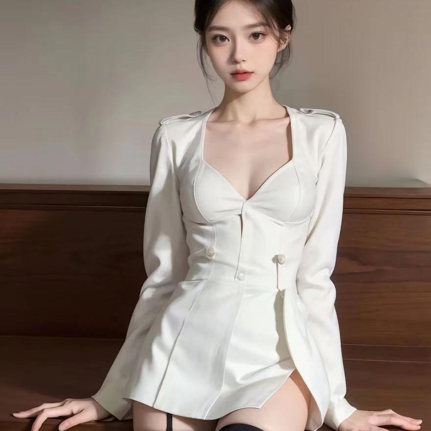 月伴小美女