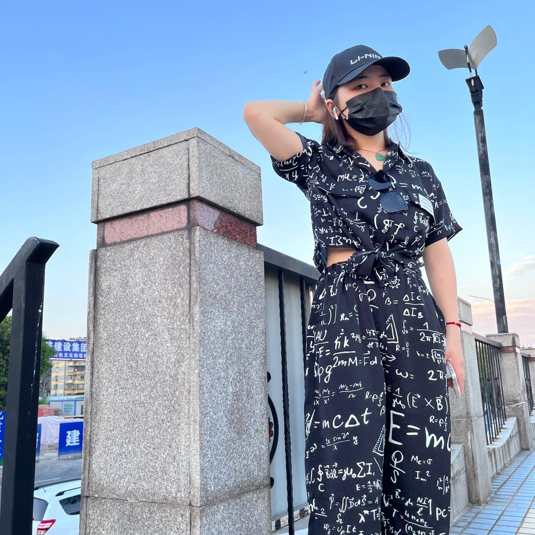蜜蜜蜂童装店