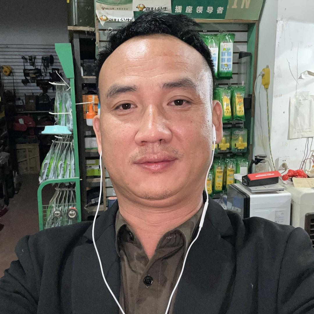 罗满
