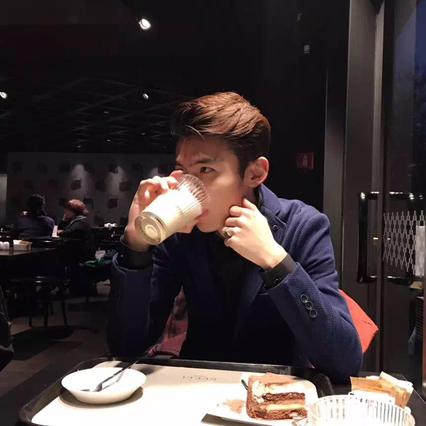 大晚上不睡觉哦