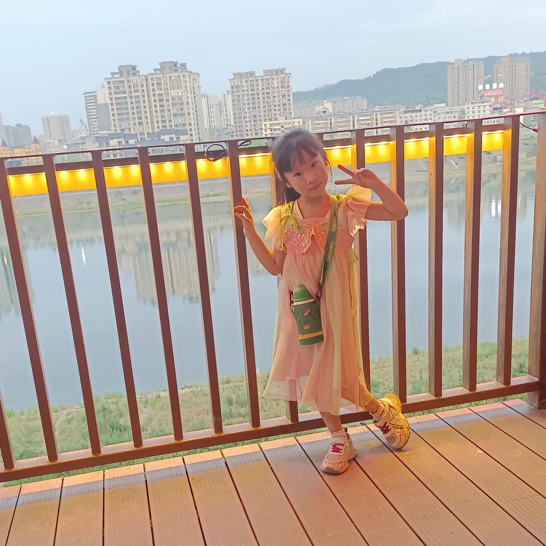 南方新世纪小黄鸭姣姣