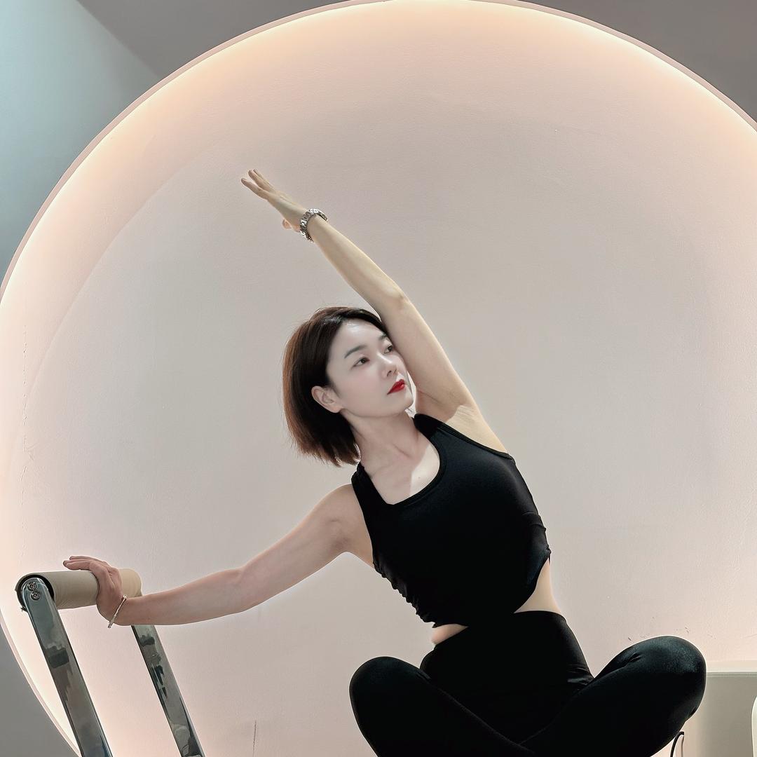 憬瑜伽普拉提馆阿哲老师