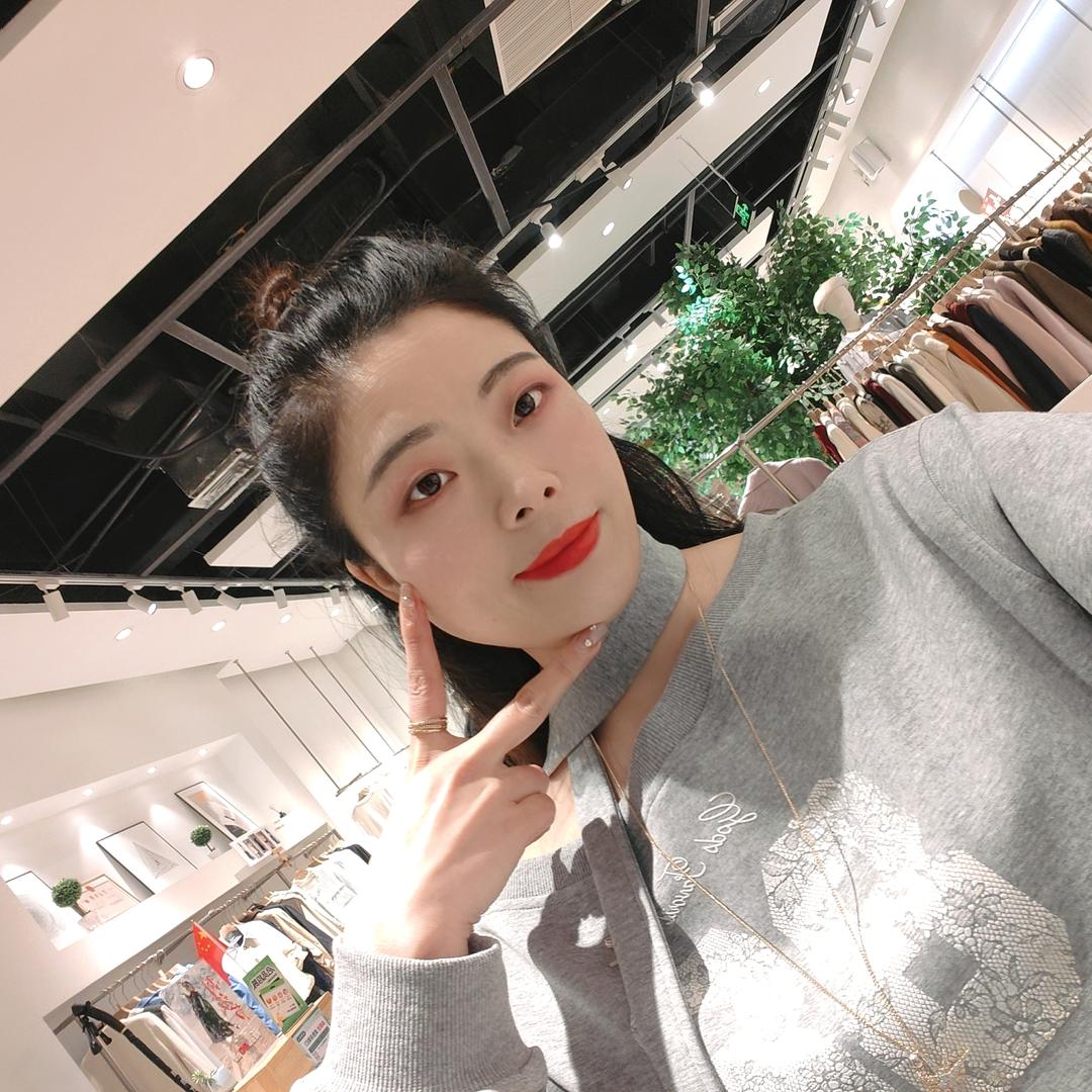 AFZO阿凡卓女装尹莉（大足吾悦广店）