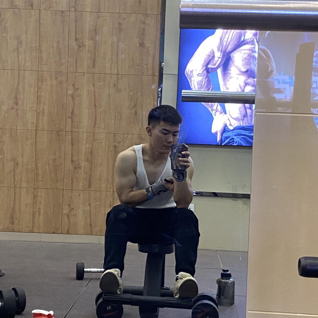 鼎坚力量游泳健身迈克