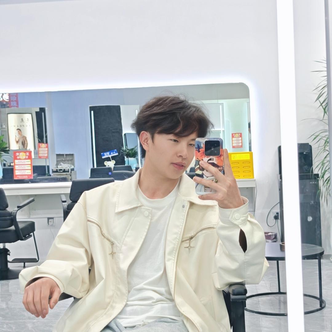 亮点美发沙龙  绍毅