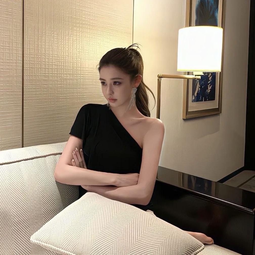 爱喝酒的小芳