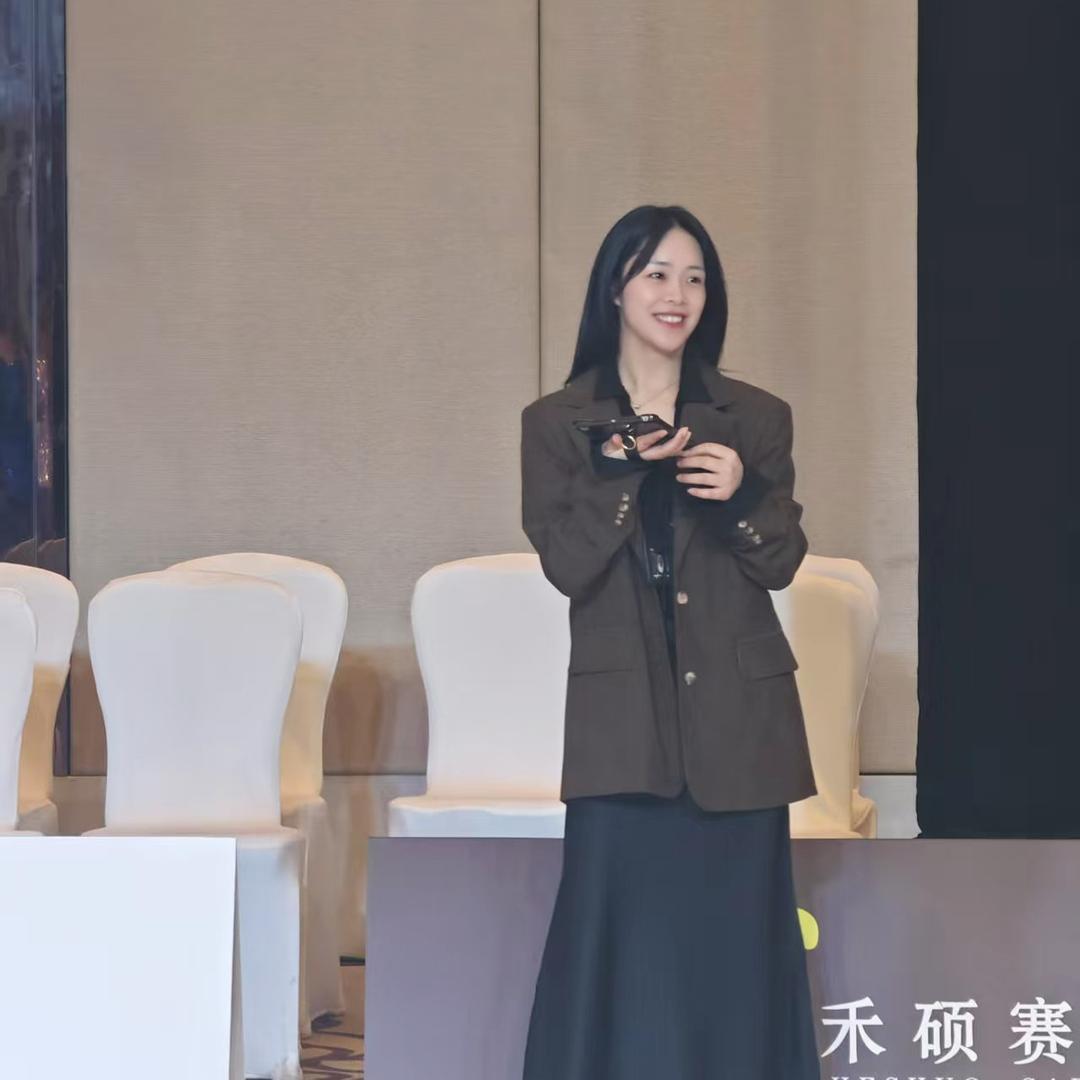 金舞蹈·何老师