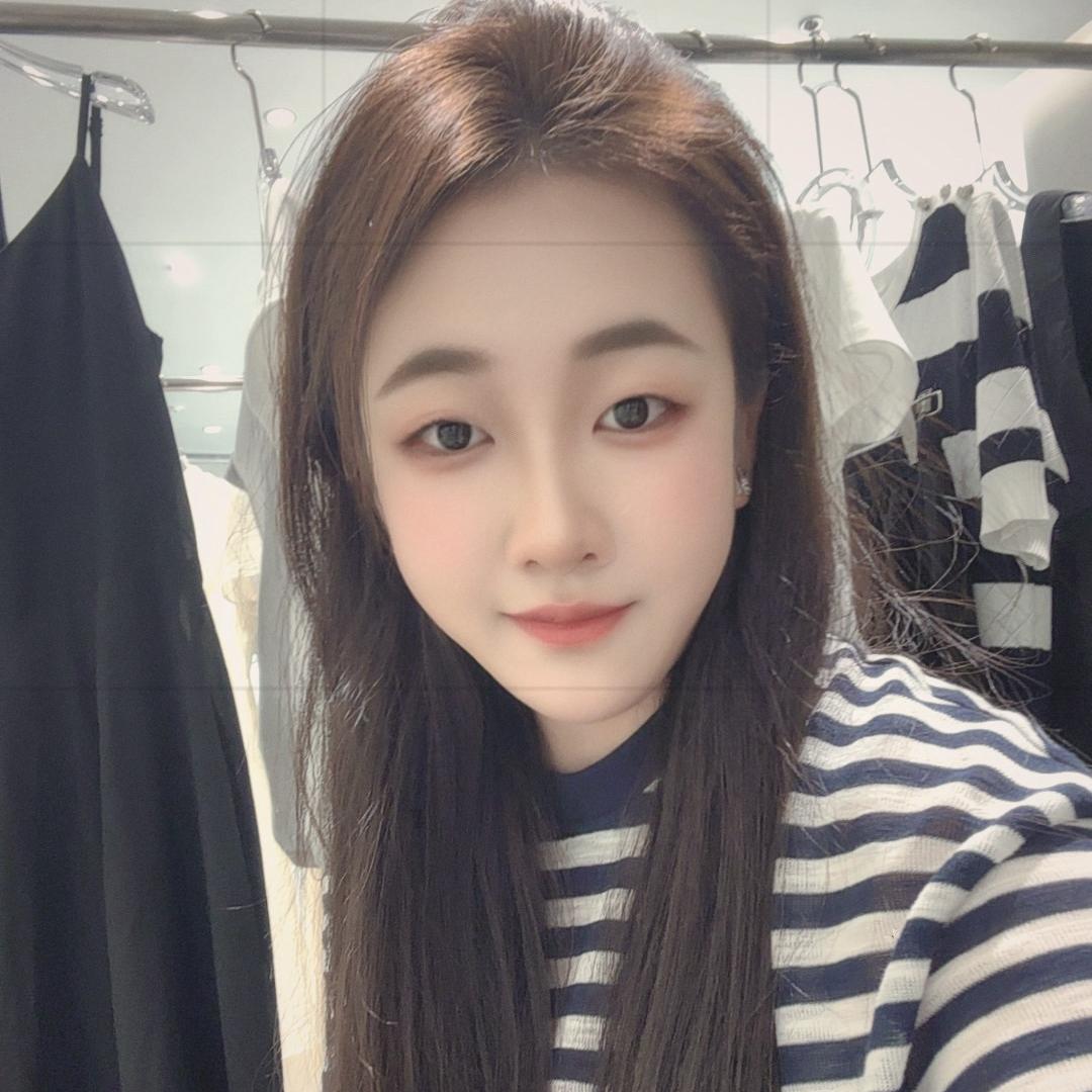 宜家荟聚二楼热自由女装燕燕