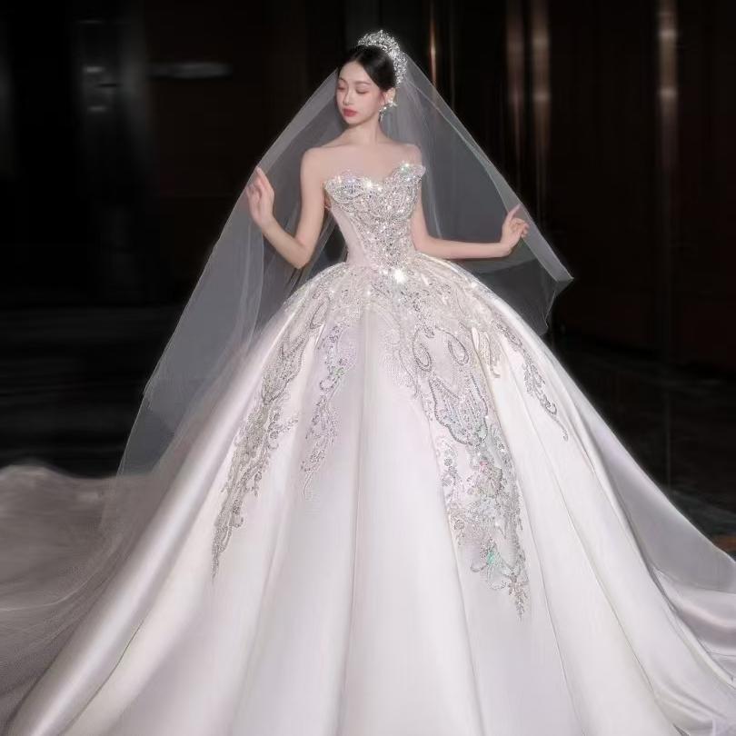 奉节萝亚婚纱礼服馆.拖沓女天王