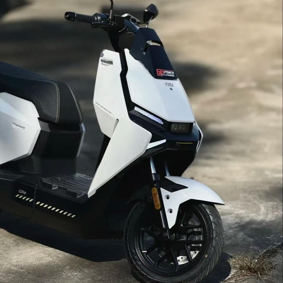 d先生与电动车