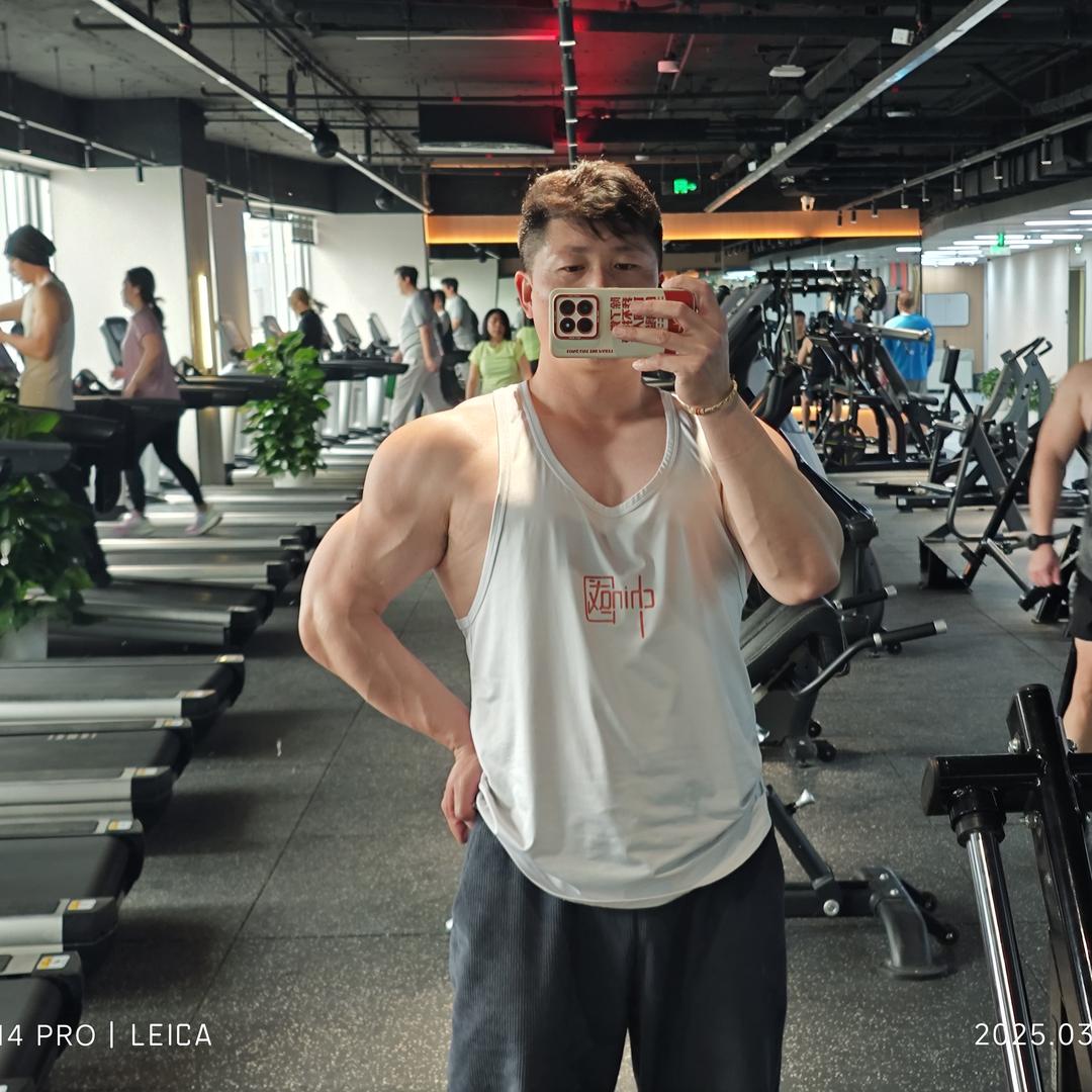 热爱健身的小董同学