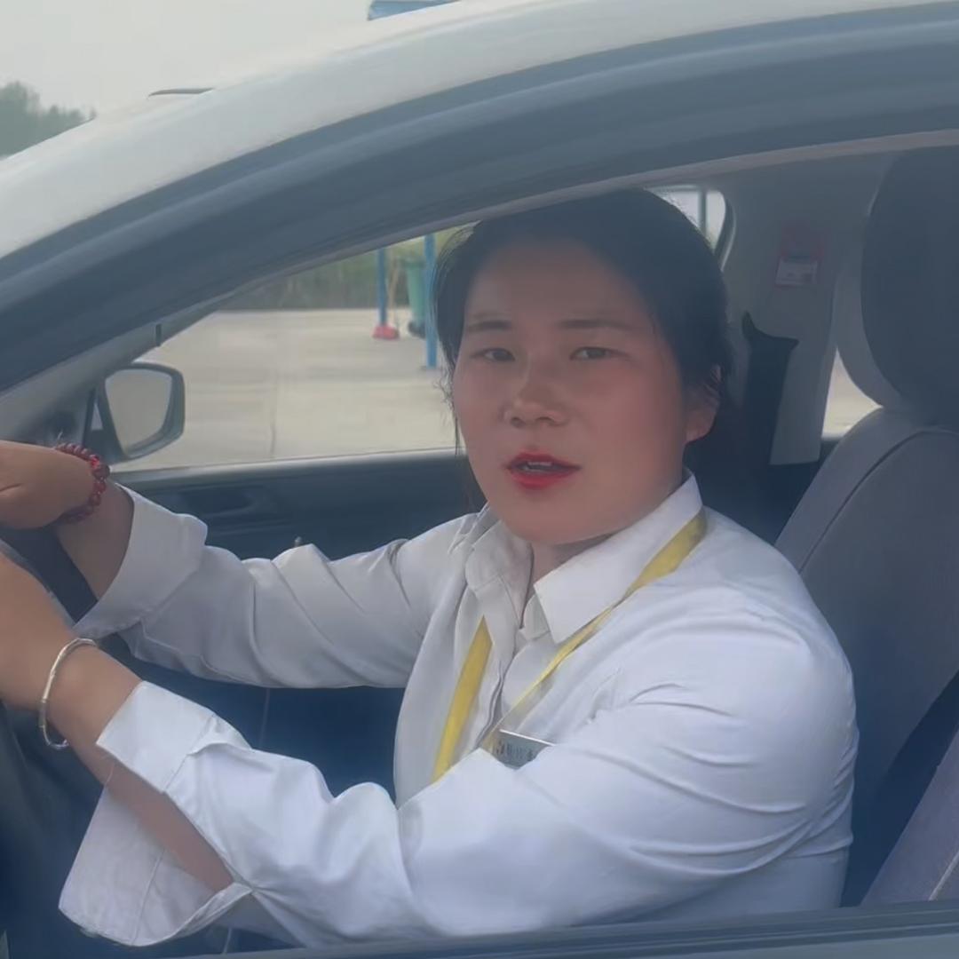 通泰驾校女教练～丁教练