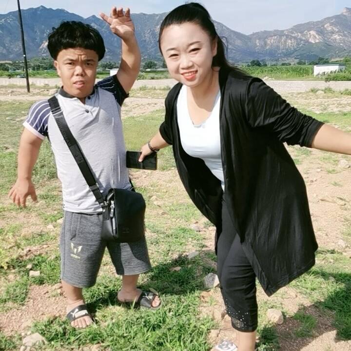 农村袖珍小夫妻