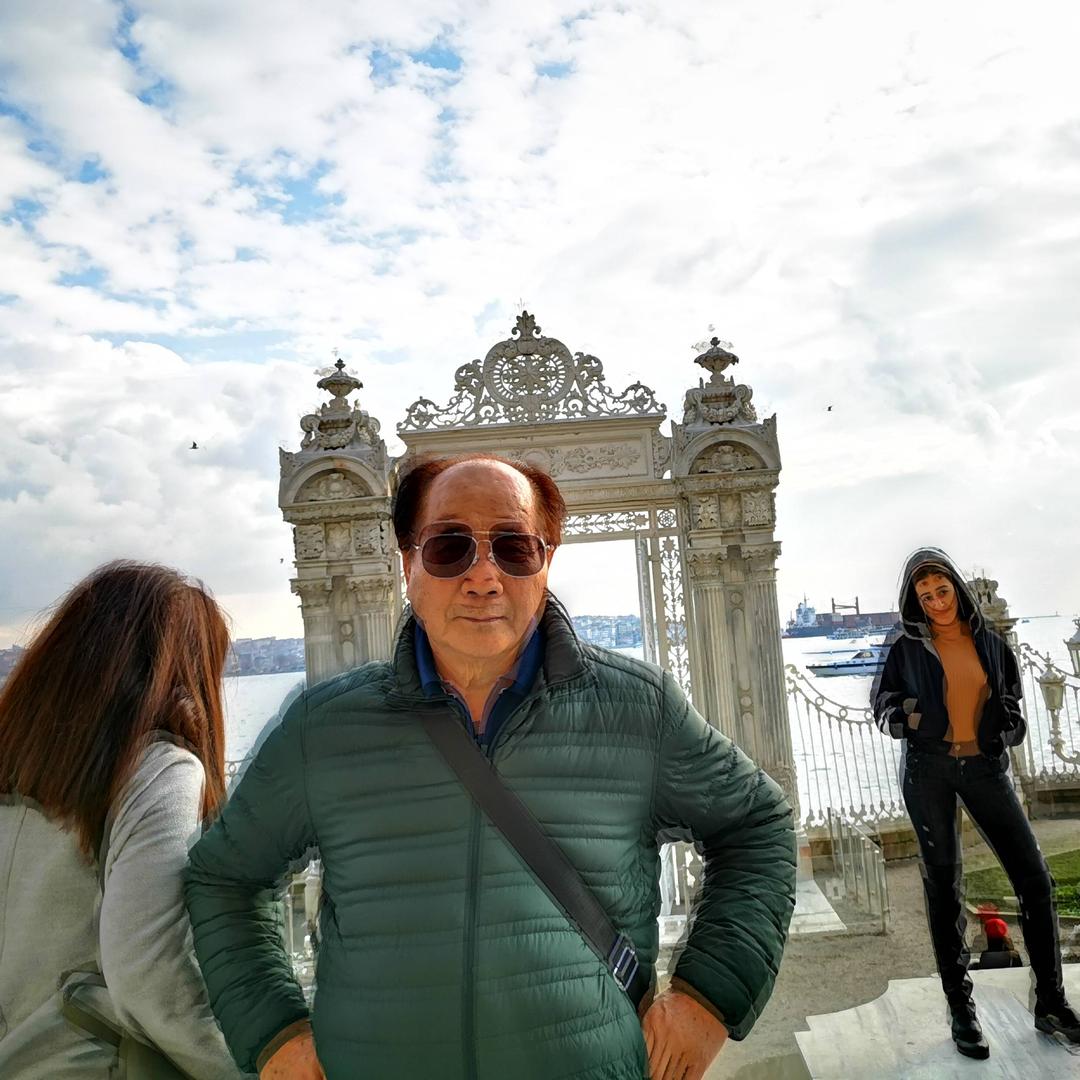 翁耀，農民後裔，