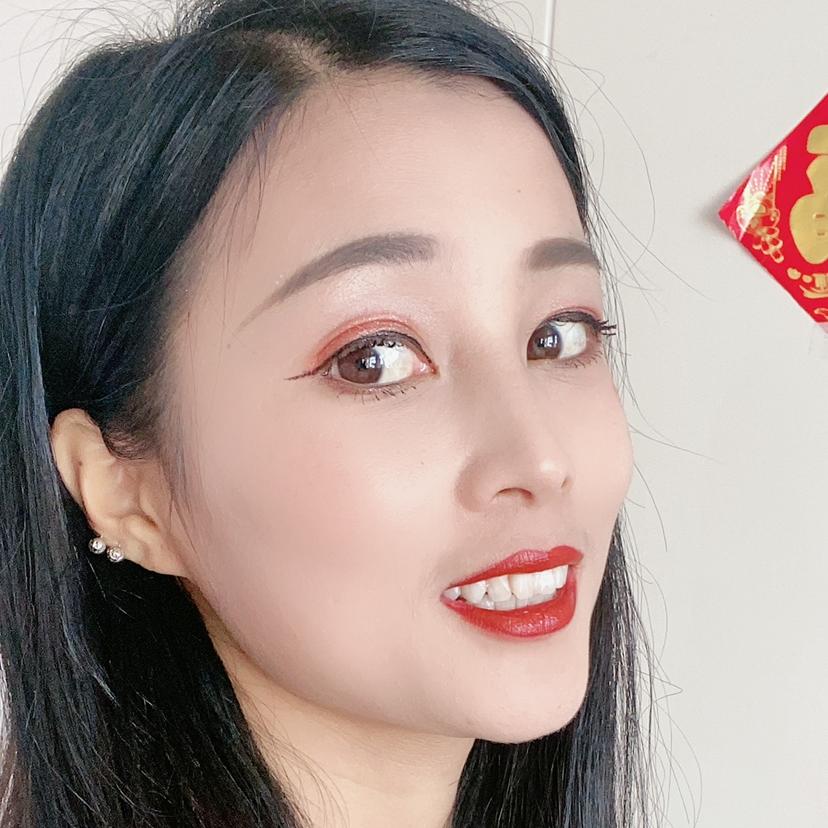 我伟妹妹笑了