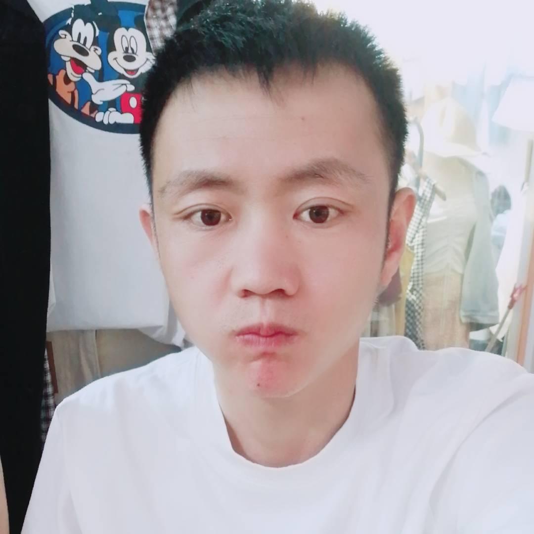 建伟爱唱歌