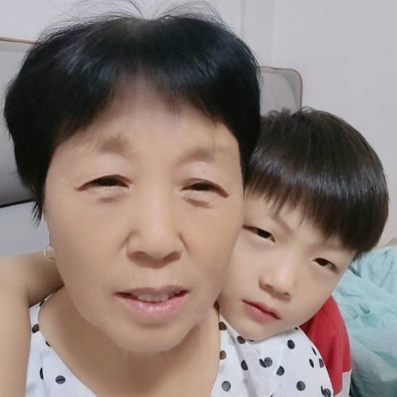 张爱荣