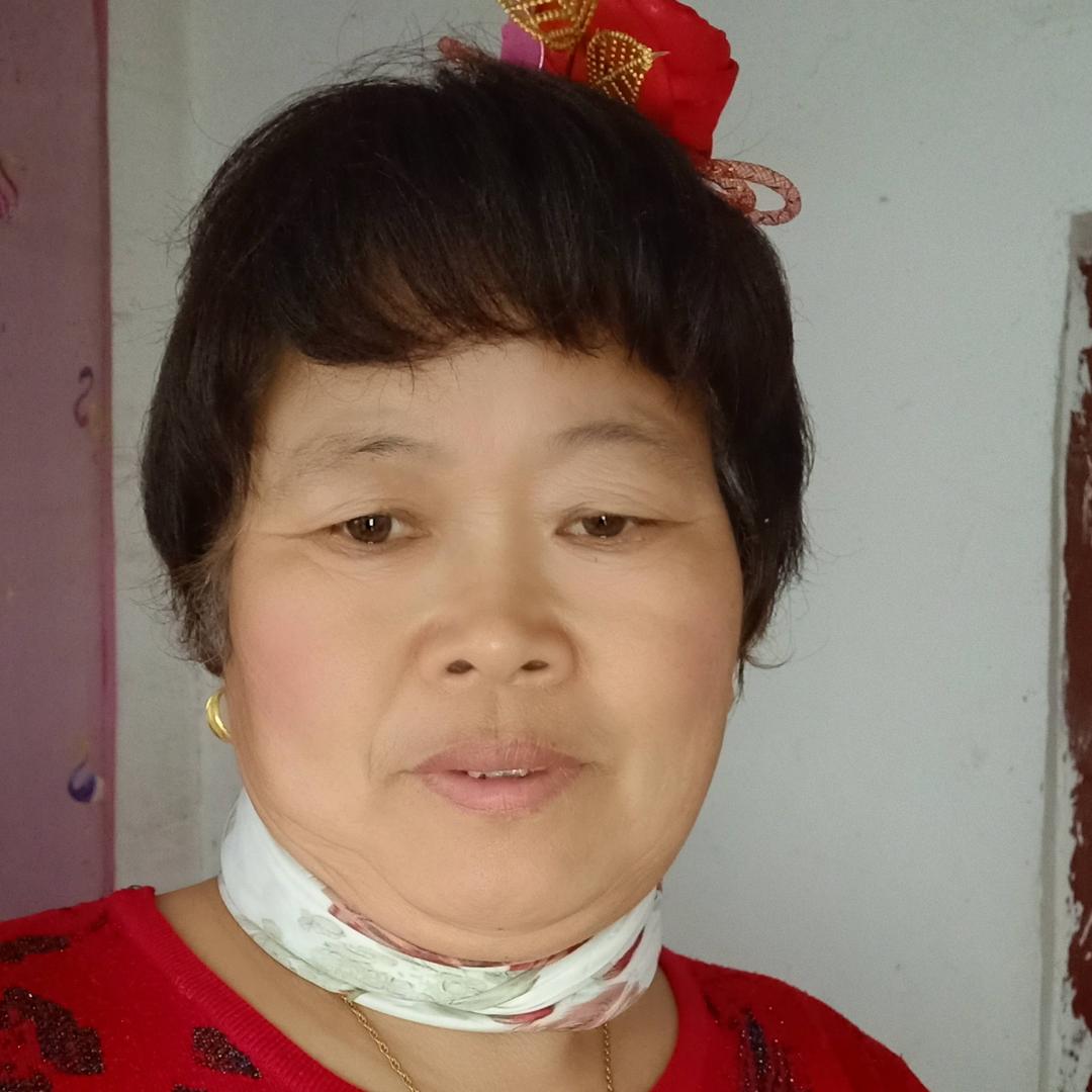 第九师团结农场《养鸡》郭凤英