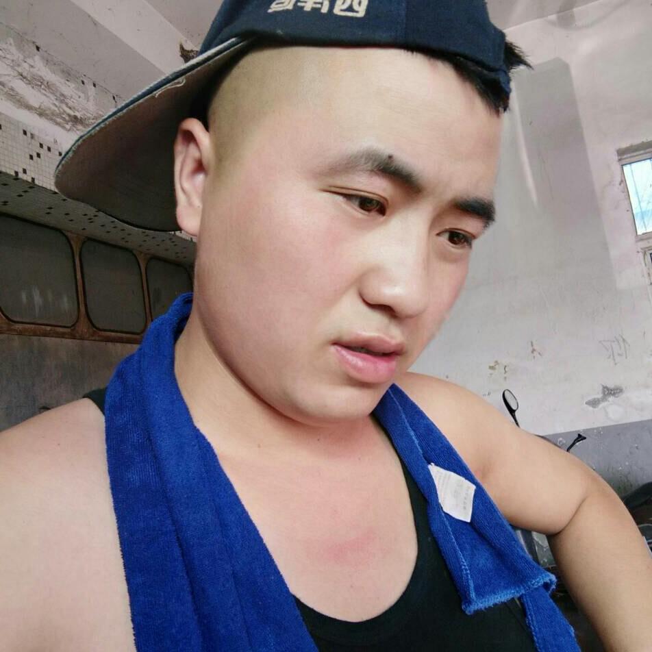 东北小帽哥修车