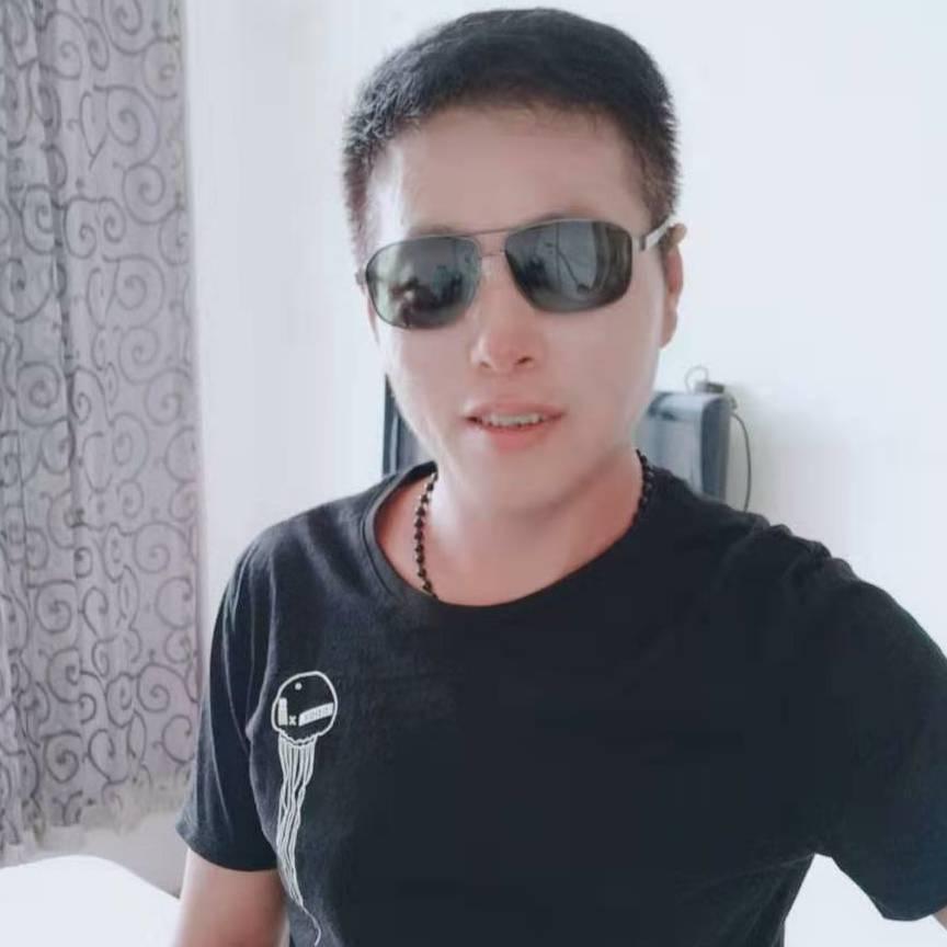 帅帅的美男爱🎤歌