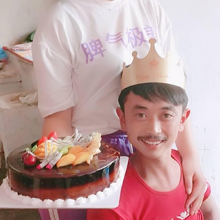 胡子夫妇！