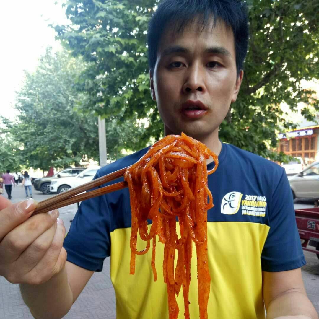 卫平.