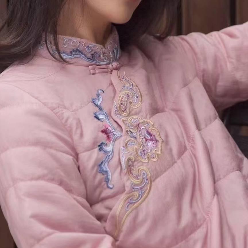 在凤凰古城的苗妹子