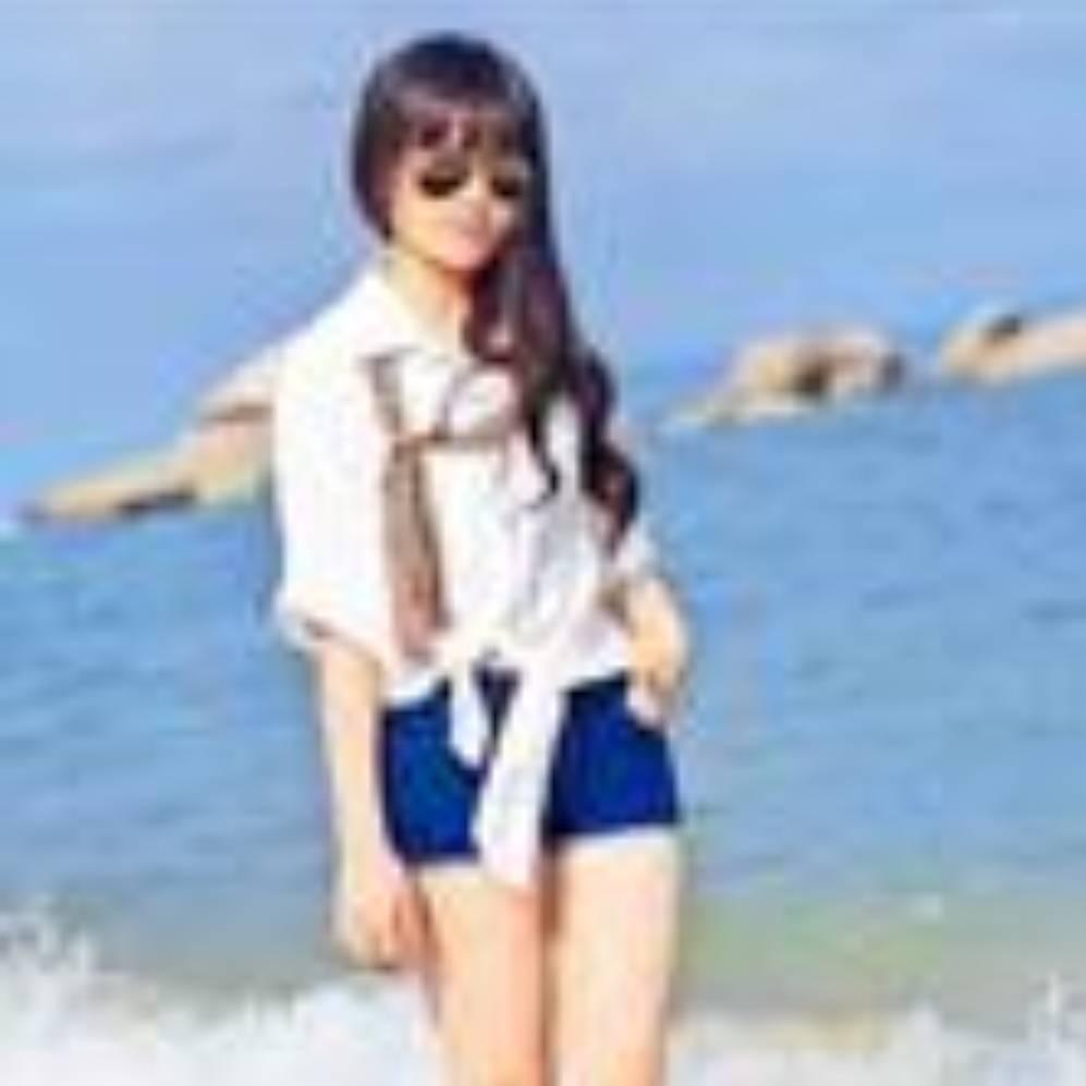 七月并蒂莲