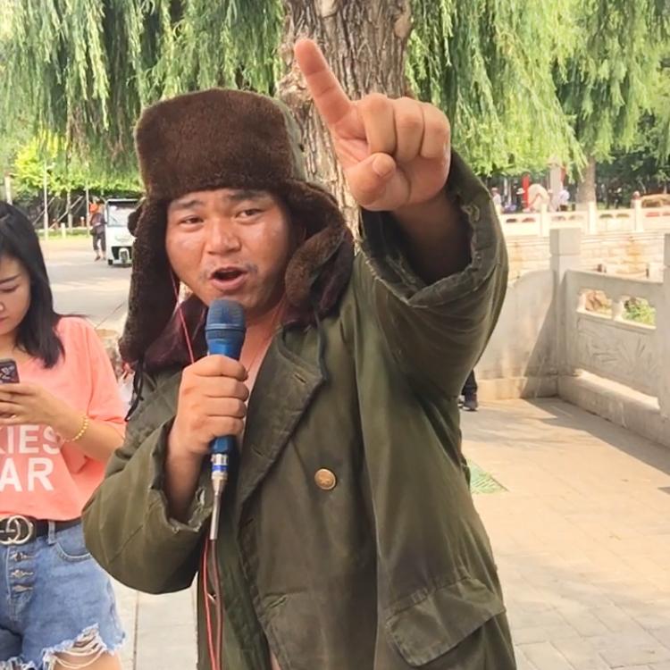 大衣成宝成凤唱跳