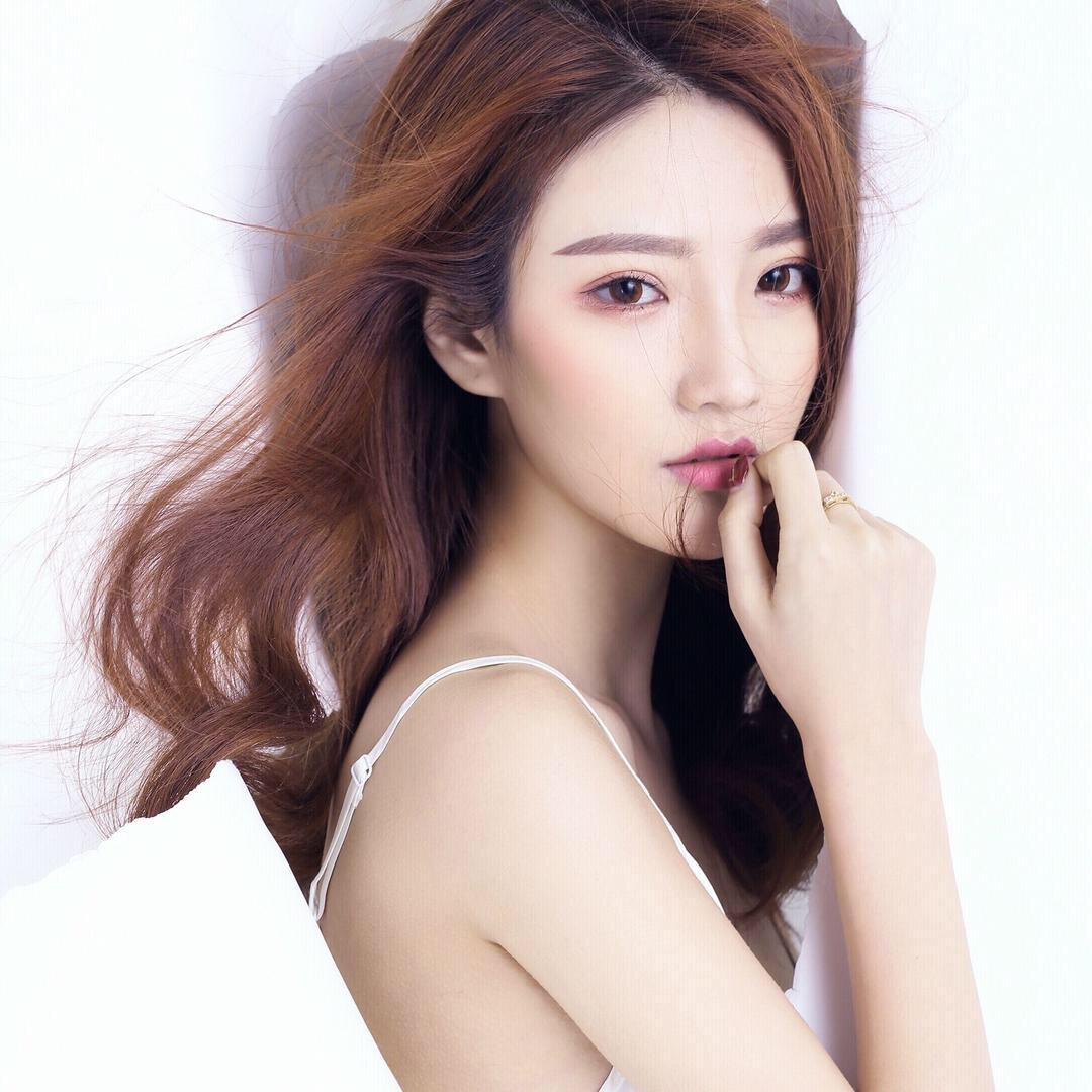李露露吖