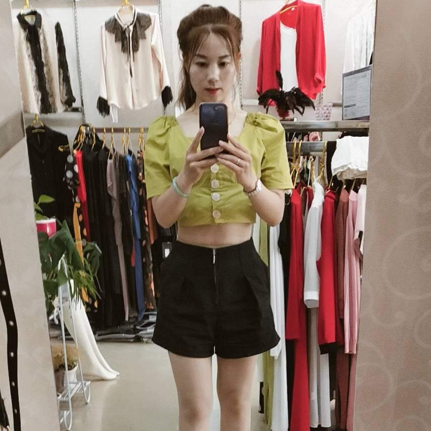 时尚女人精品服装