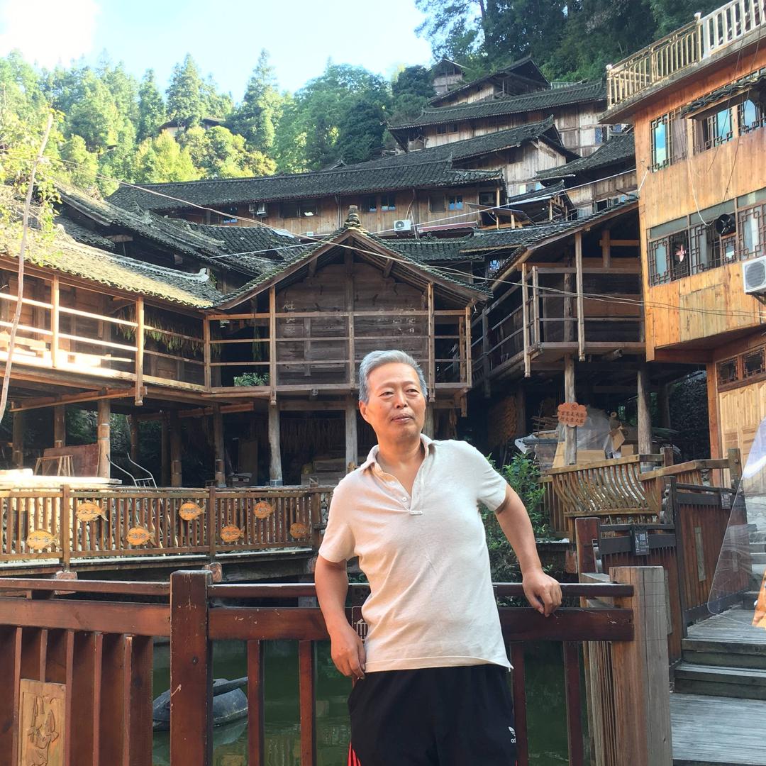 半山爱鸟人