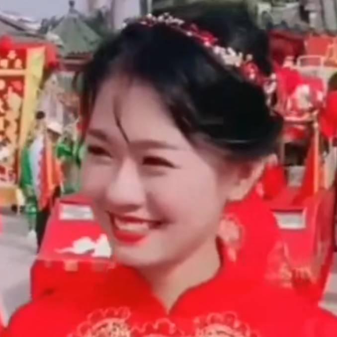 种菜美女