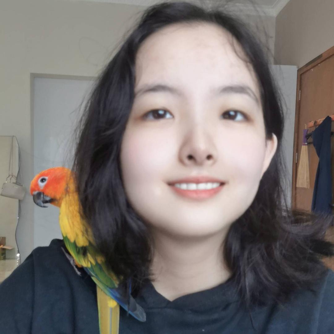 女儿与小鹦鹉
