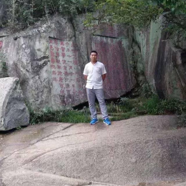 90后种棚的小伙