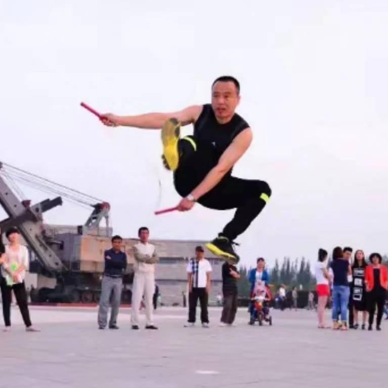 绳舞飞扬好男人