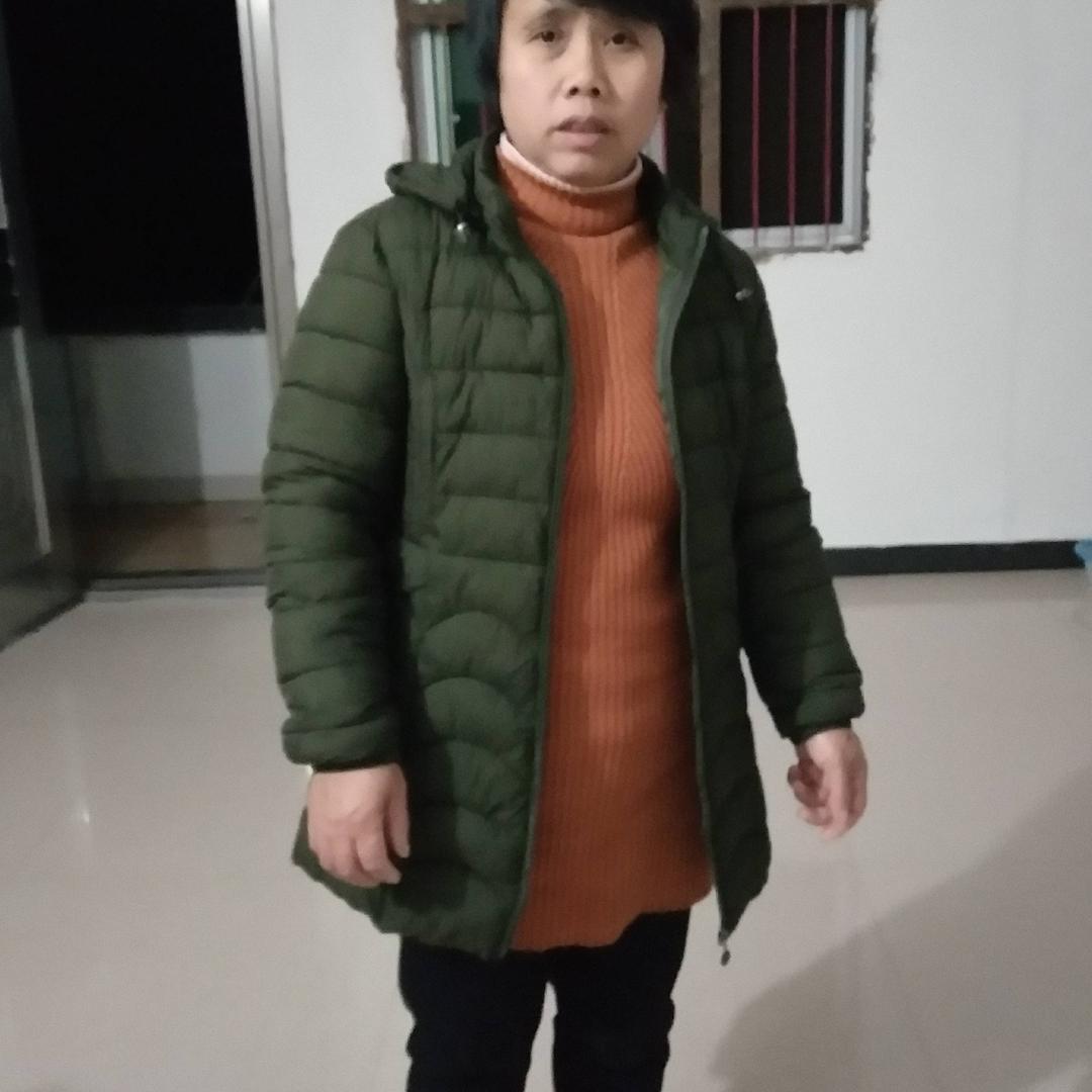 青青绿草，花香鸟语