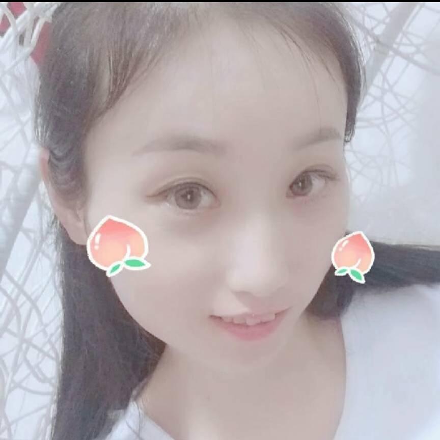 振兴鸵鸟生态园。