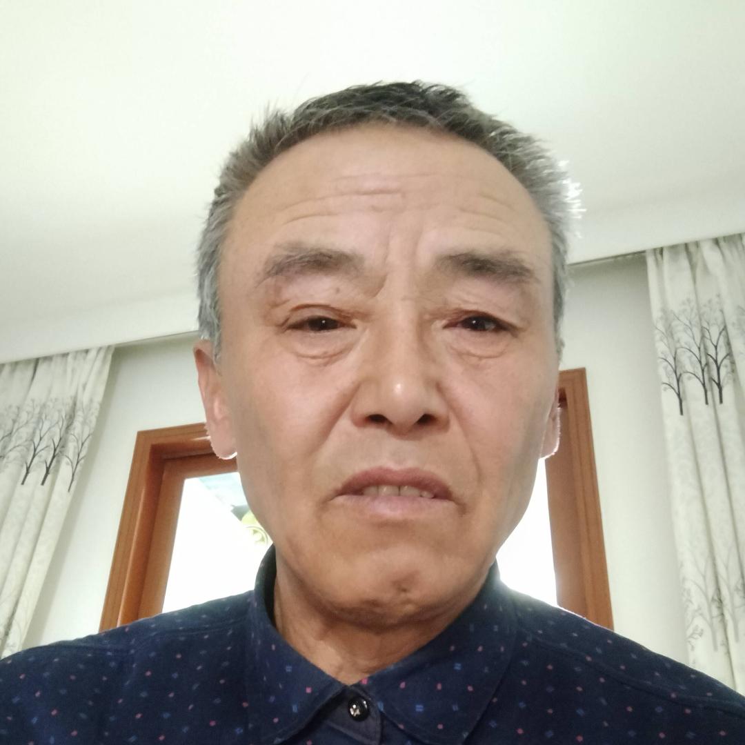 爱敲鼓的小老头