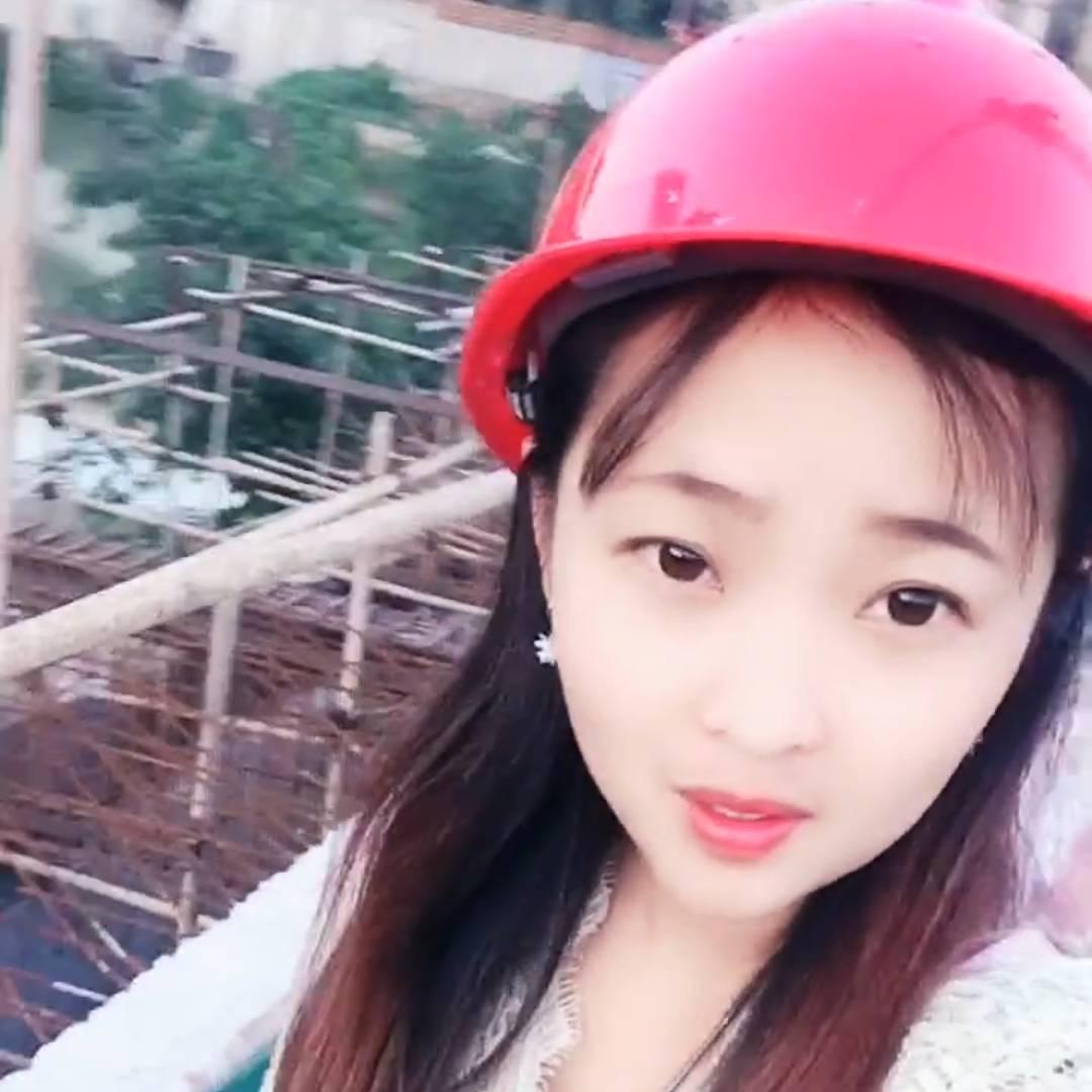 开塔吊的小土豆