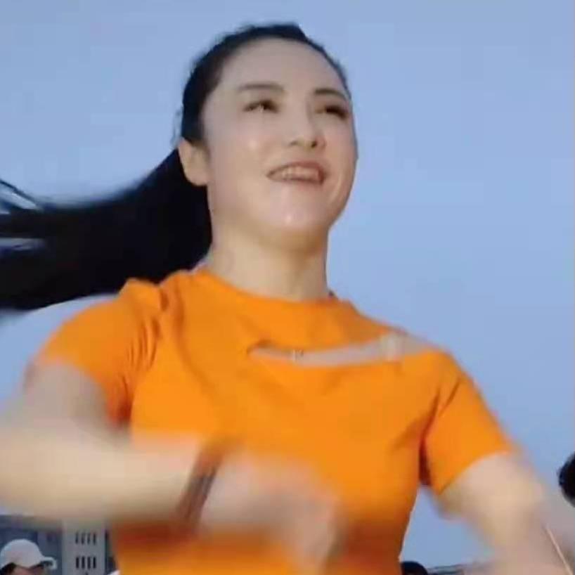 爱曳舞的七色彩虹