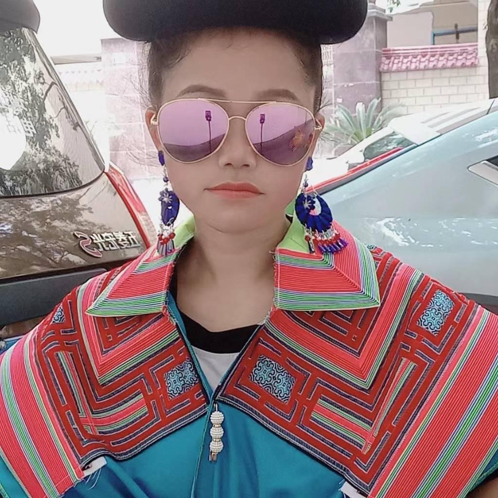苗族阿姨晓艳