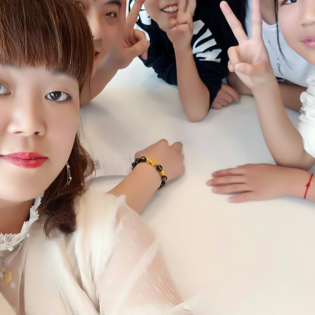 爱唱歌的，红霞