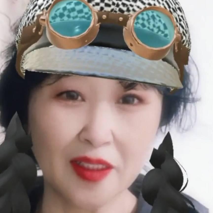 韩英