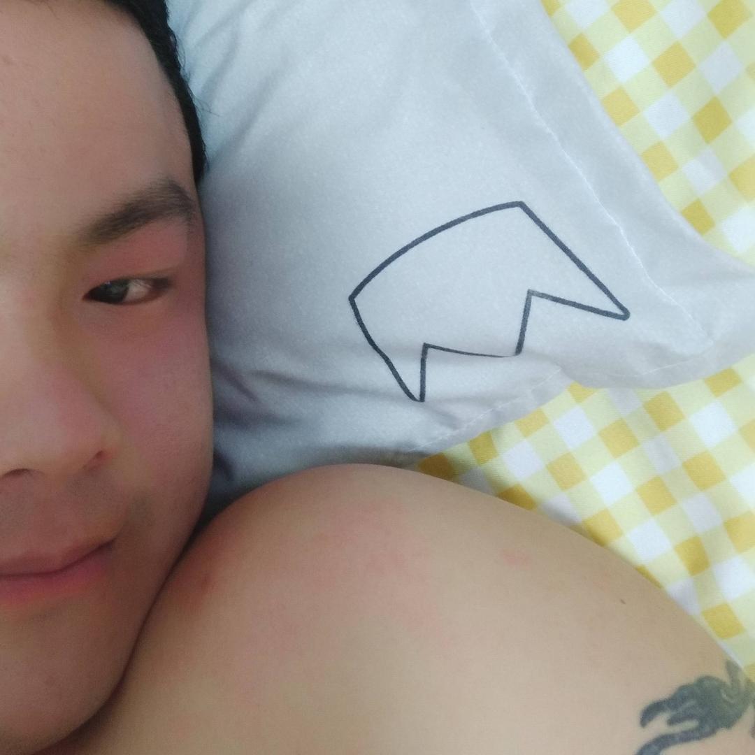 红鲤鱼与绿丽丽鱼与略略略驴离开了咕噜噜鱼